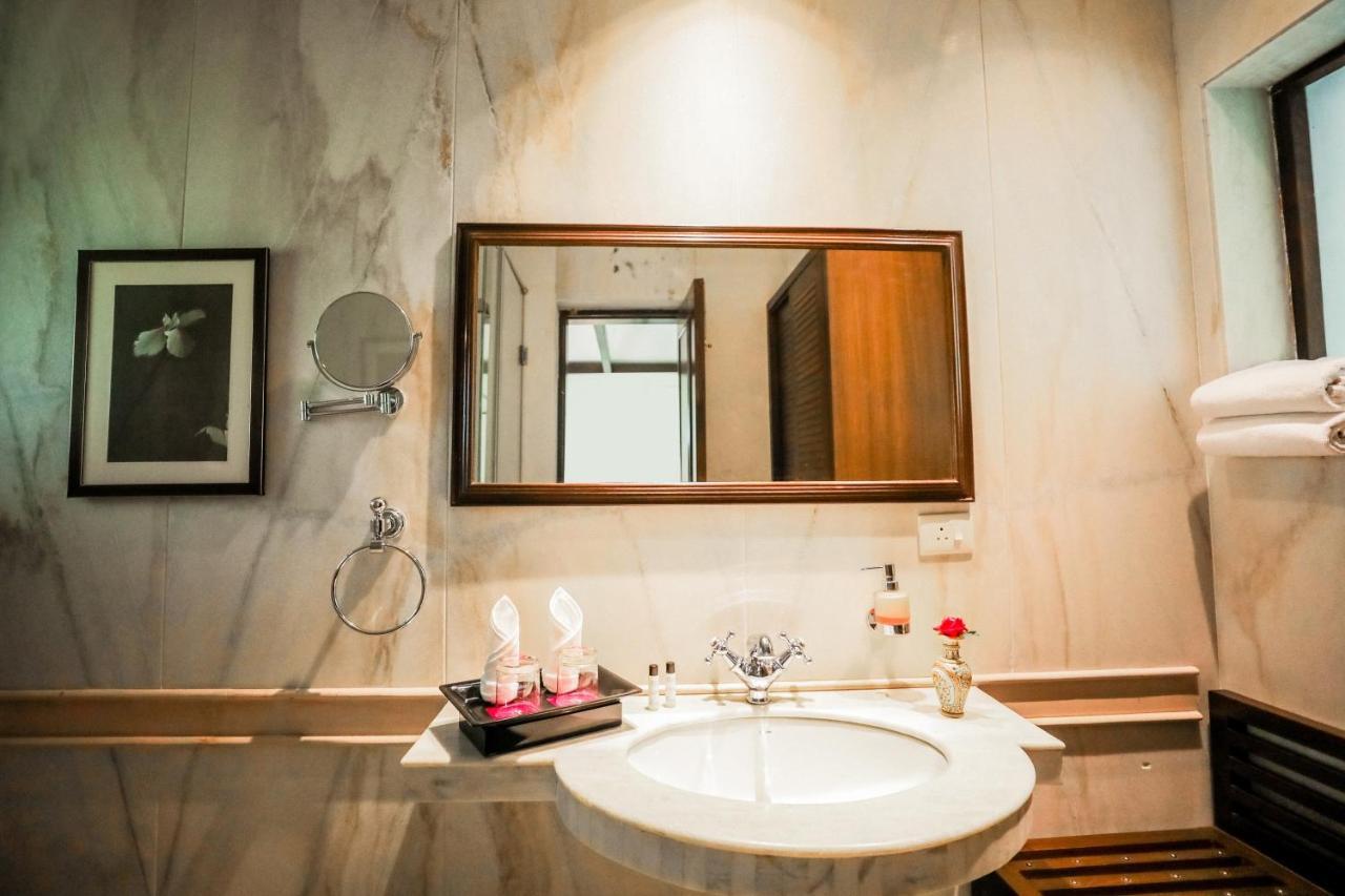 Saptapuri By Royal Orchid Hotels Limited Varanasi Exterior foto